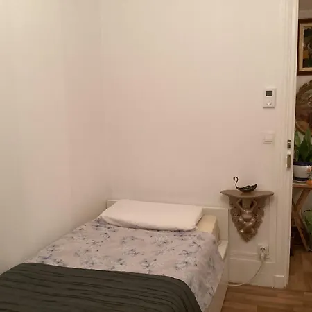 Chez Le Habitant 282 Rue Lecourbe 75015 Homestay