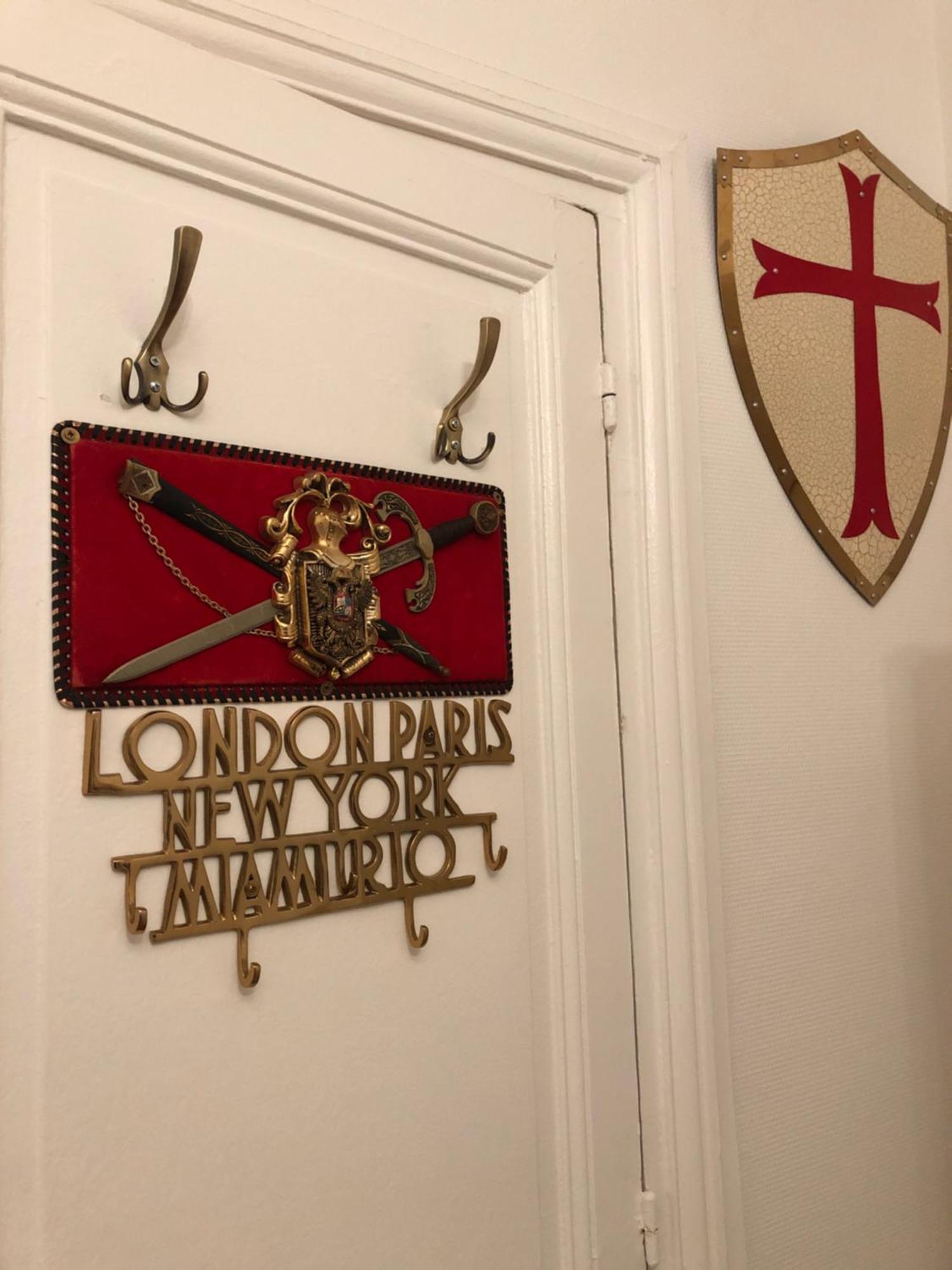 Chez Le Habitant 282 Rue Lecourbe 75015 Homestay *